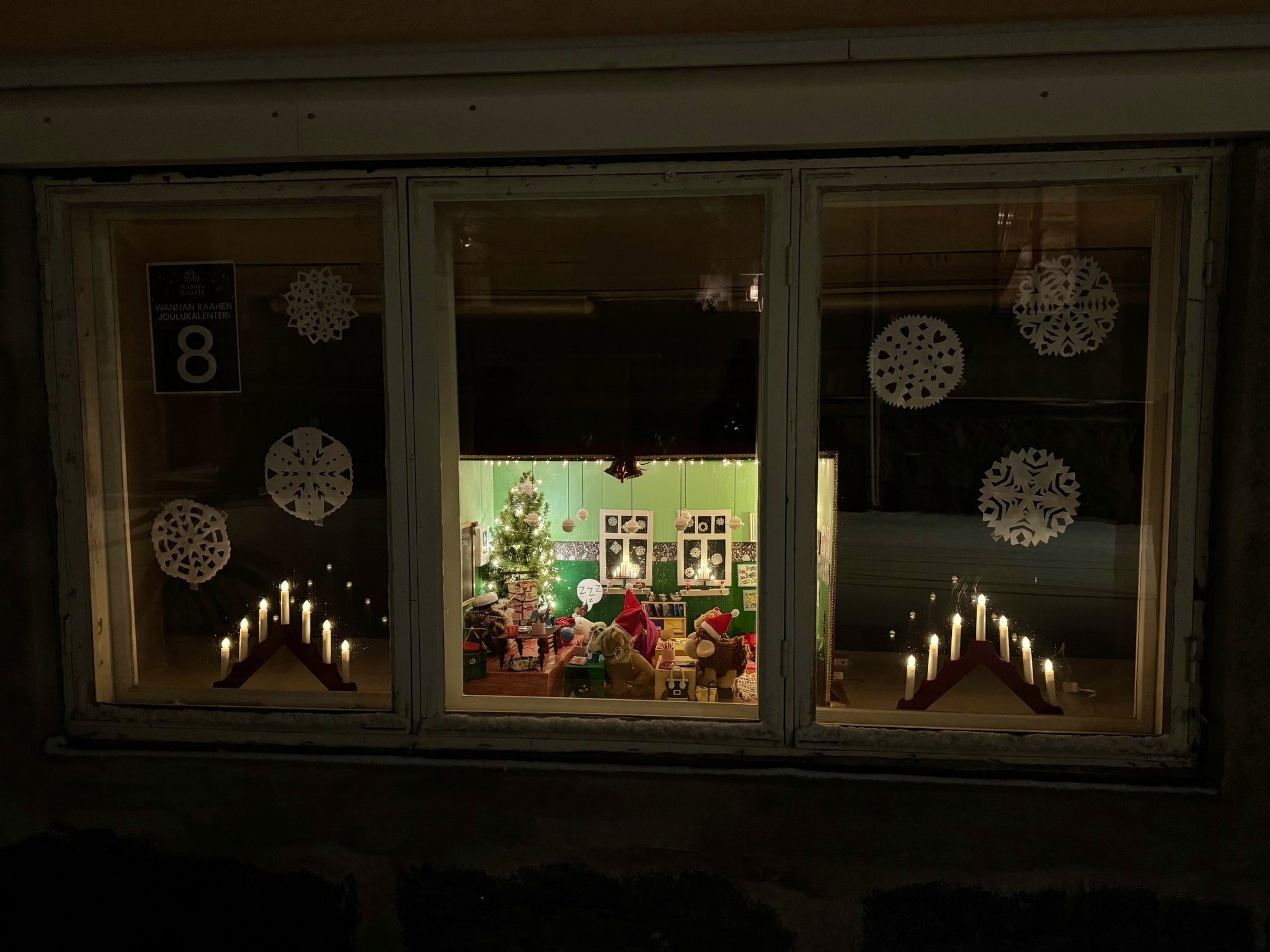 Old Town Raahe Advent Calendar window, where animal figures are sitting at the school.