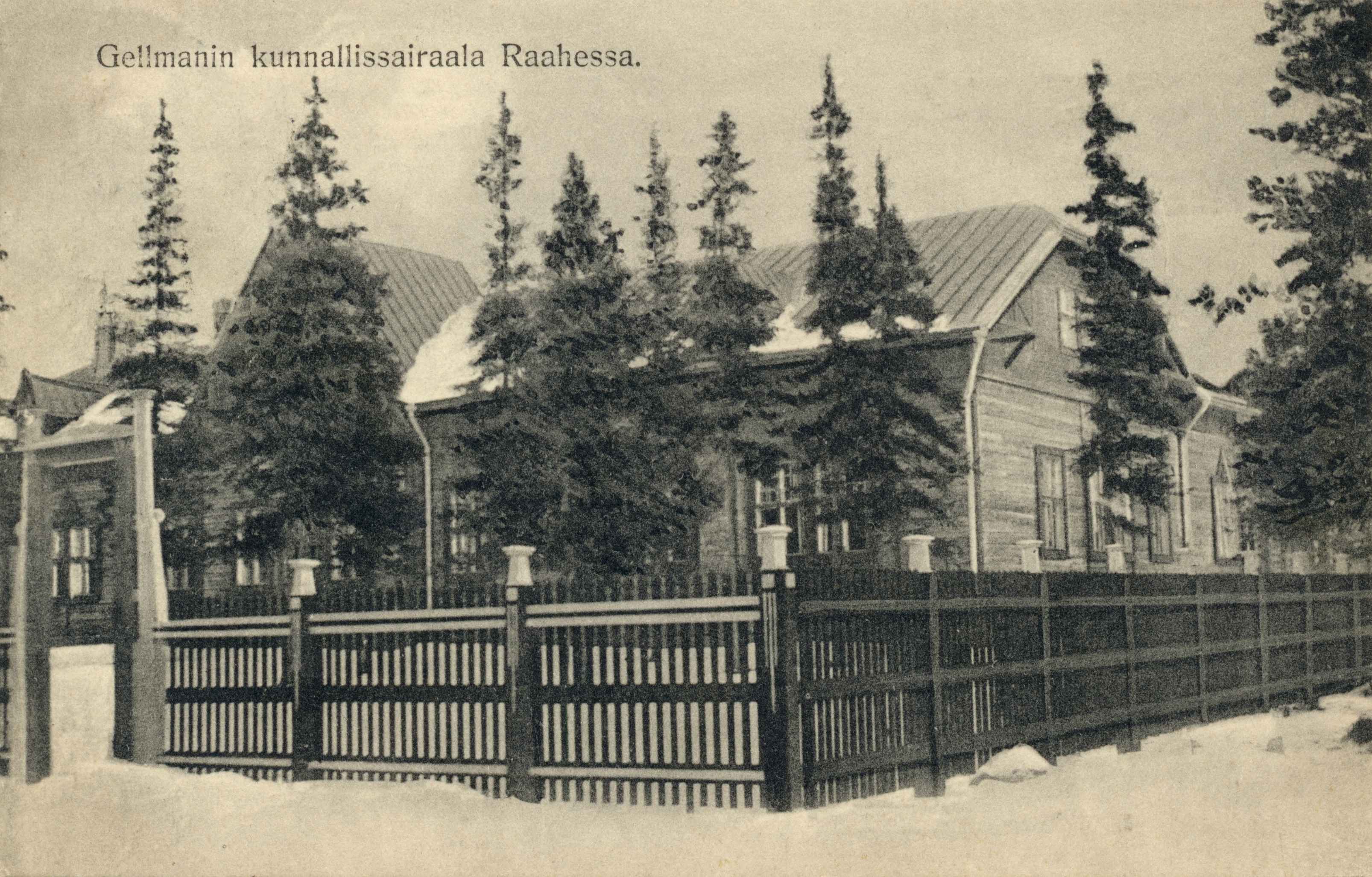 Vanha mustavalkoinen valokuva Raahen sairaalasta.