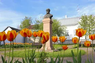 August Maksimilian Myhrberg Statue